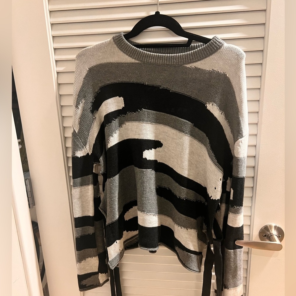 Camo cropped sweater, size small